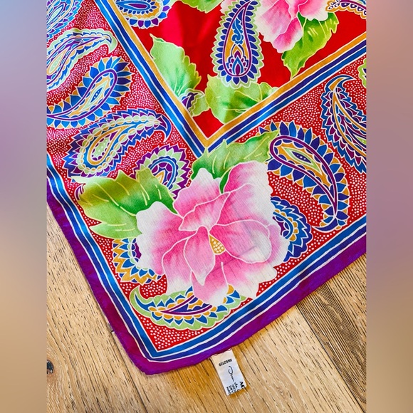 OSCAR De La RENTA Silk Scarf Brilliant Designer Floral 34x34” Made In Japan - Picture 9 of 15